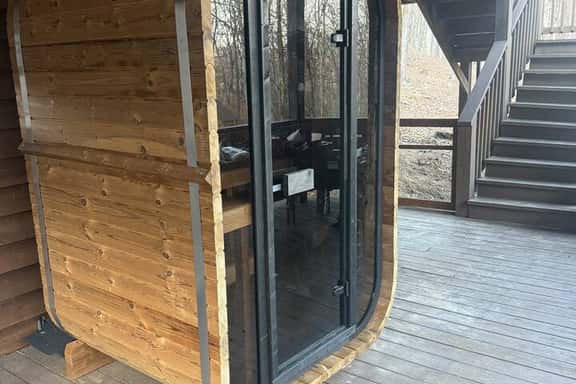 Forest Spa Retreat | Hot Tub, Sauna, Hike, Relax - Image 1
